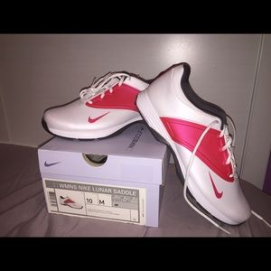 Golf shoes